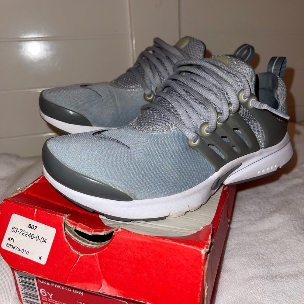 These are Grade School Nike Presto.Color:cool grey/white/wolfgrey. Size 6Y